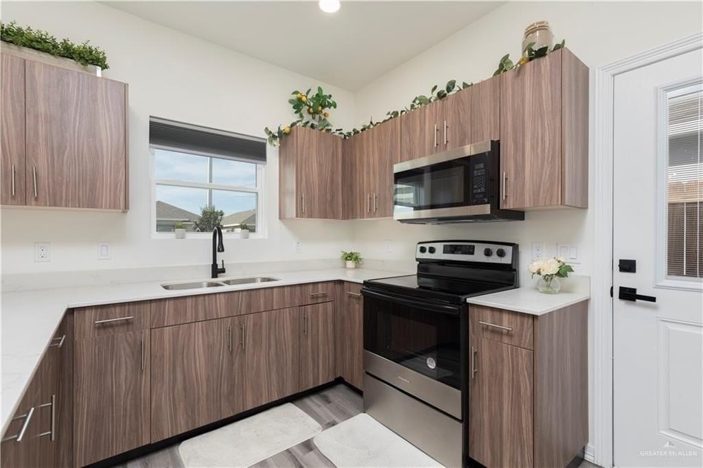 1006 N Clarence Ave #4 - Photo 2 of 15