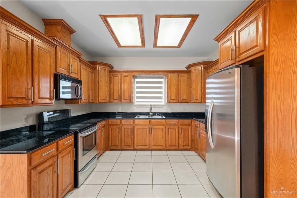 2512 Calle Madrid St - Photo 5 of 16