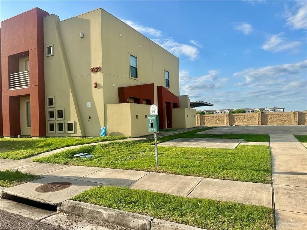 1221 E Daffodil Apt C #C - Photo 2 of 15