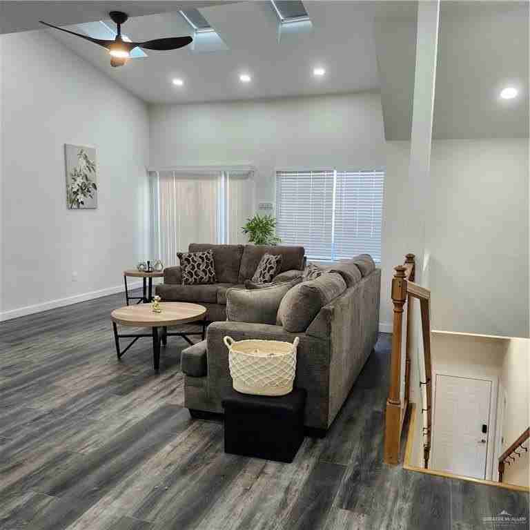 2914 Chateau St - Photo 3 of 29