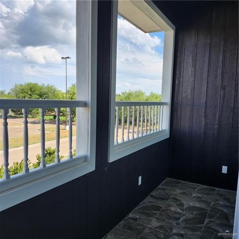 2914 Chateau St - Photo 5 of 29