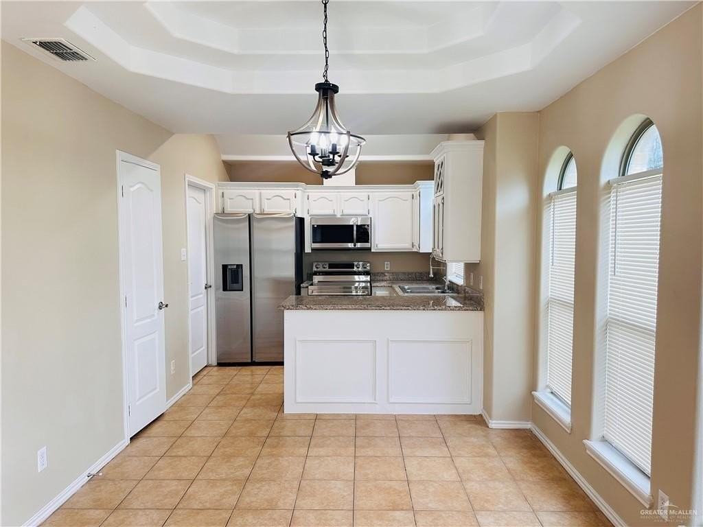 1913 W Western Dr Apt 4 #4 - Photo 3 of 14