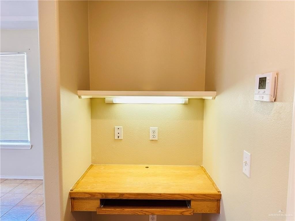 1913 W Western Dr Apt 4 #4 - Photo 7 of 14