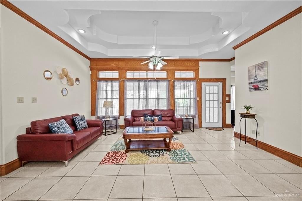 2219 W Champion St - Photo 3 of 23