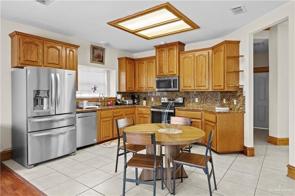 2219 W Champion St - Photo 5 of 23