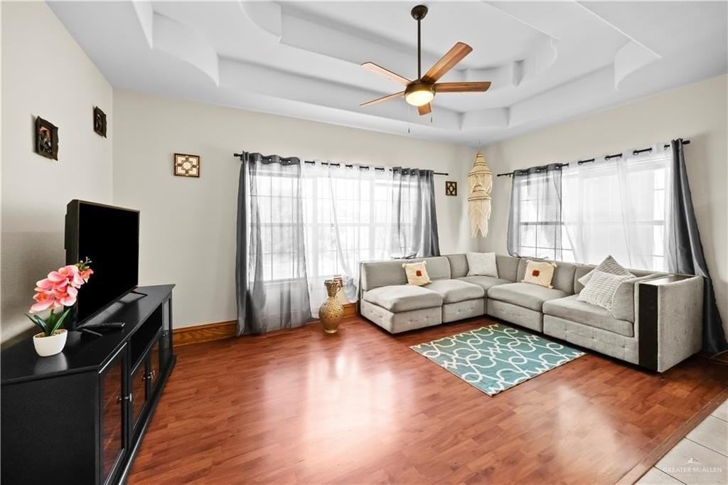 2219 W Champion St - Photo 6 of 23