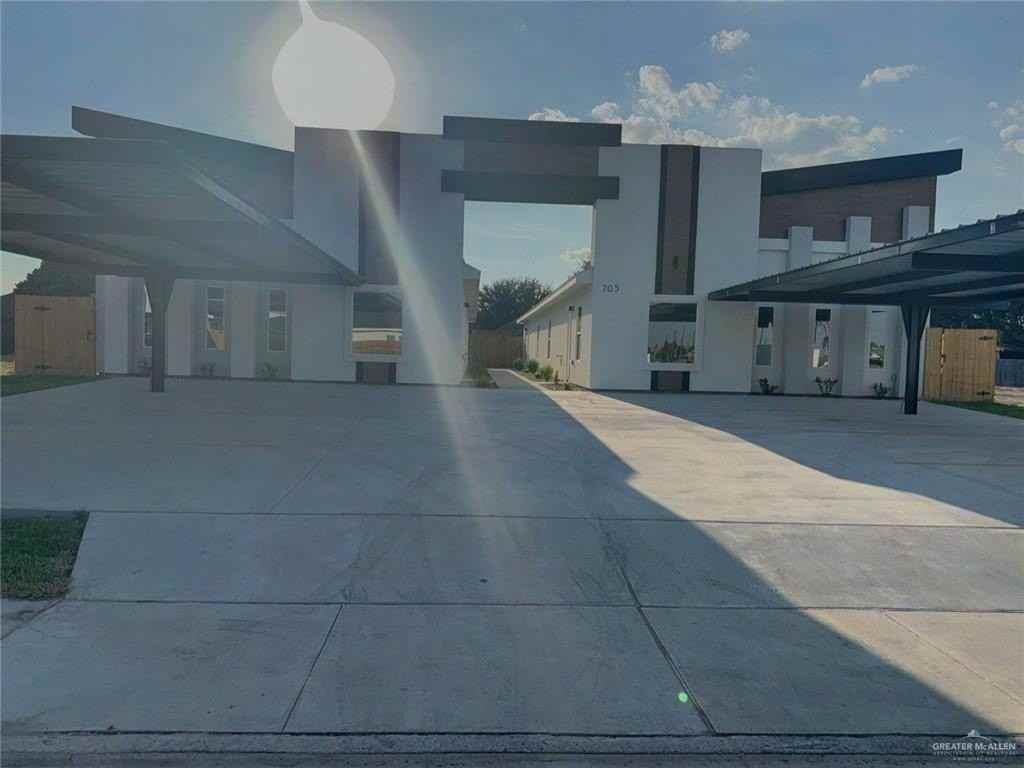 705 N Emerald Ave Apt 3 #3 - Photo 3 of 34