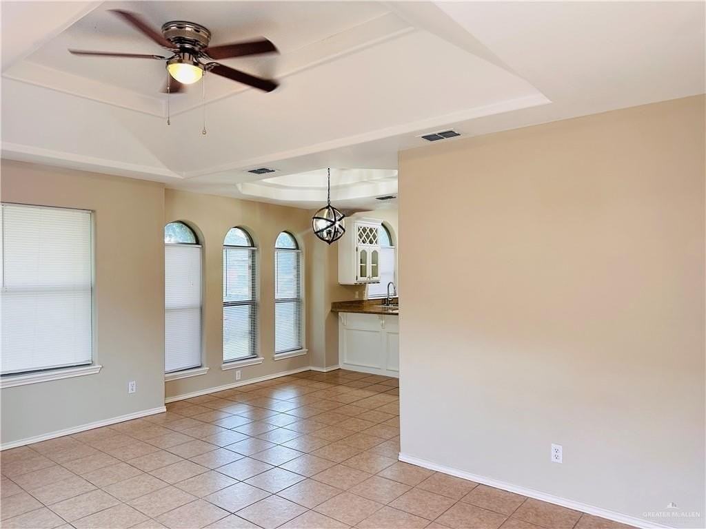 2105 W Western Dr Apt 4 #4 - Photo 2 of 12