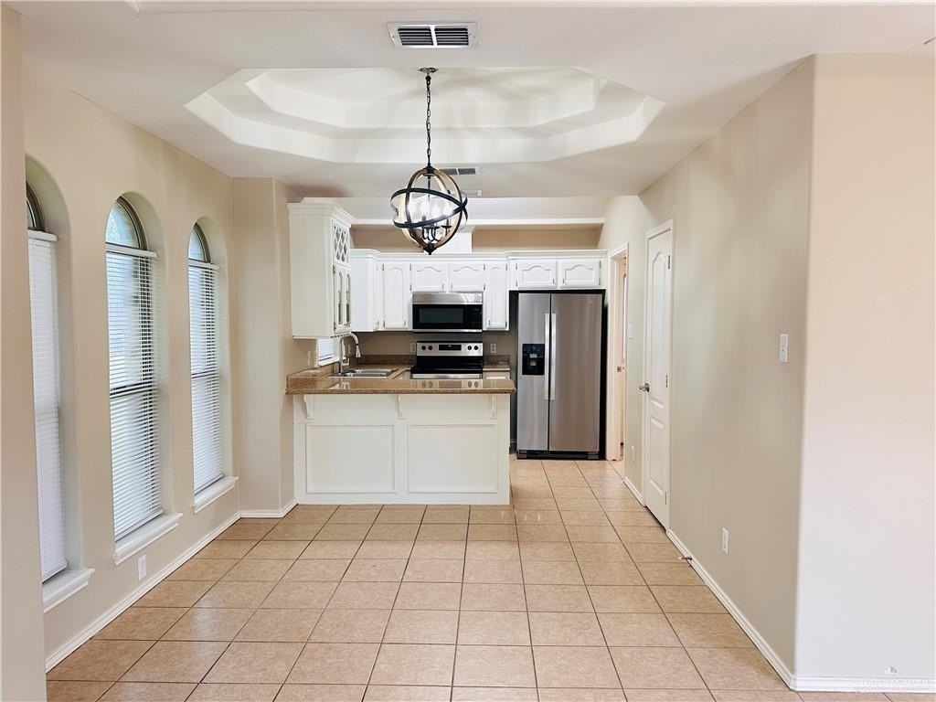 2105 W Western Dr Apt 4 #4 - Photo 3 of 12