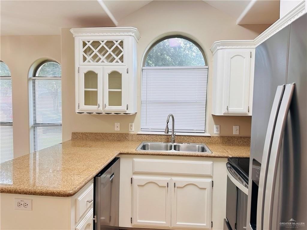 2105 W Western Dr Apt 4 #4 - Photo 4 of 12