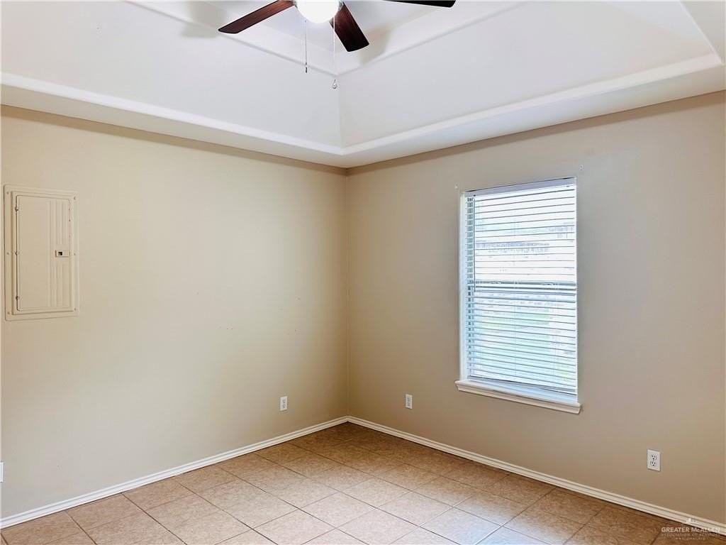 2105 W Western Dr Apt 4 #4 - Photo 7 of 12