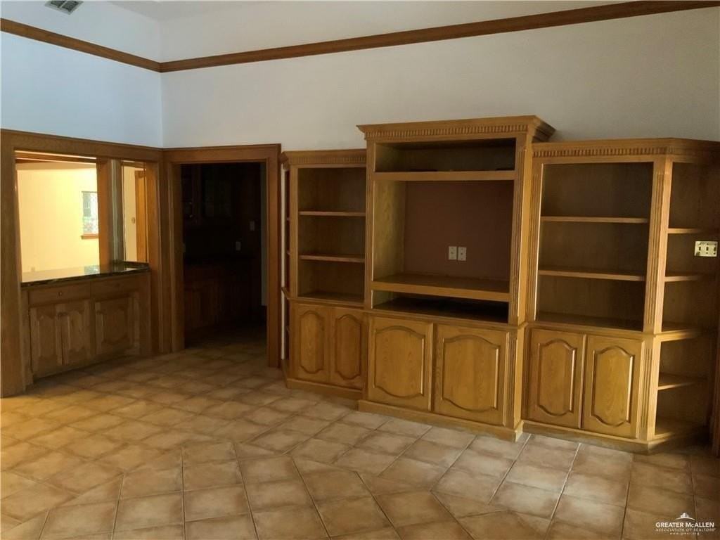 221 E Kiwi St - Photo 4 of 6