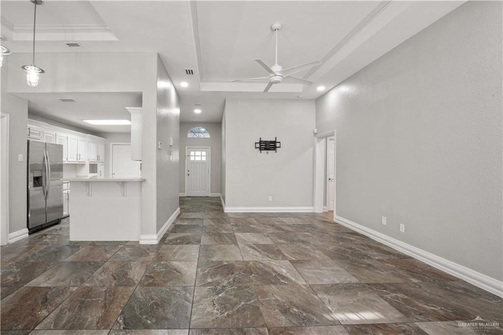 2200 E 19th St - Photo 3 of 12