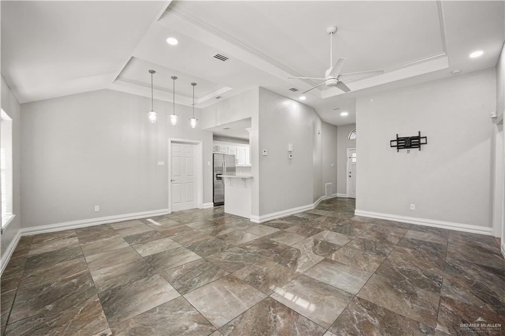 2200 E 19th St - Photo 4 of 12