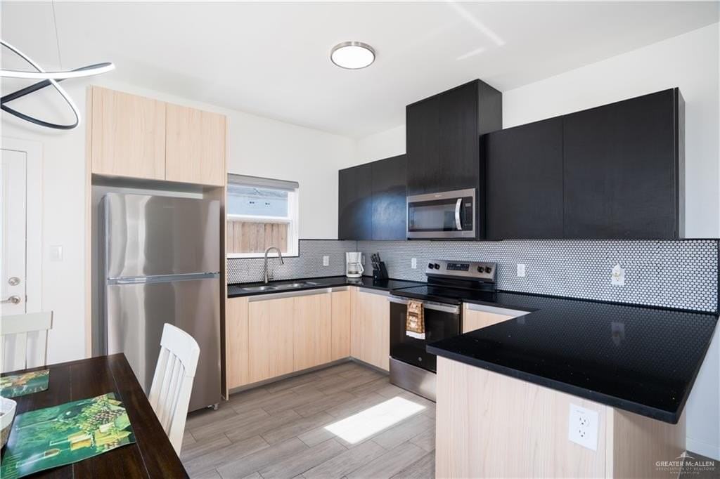 12509 N 40th St Apt 3 #3 - Photo 4 of 26