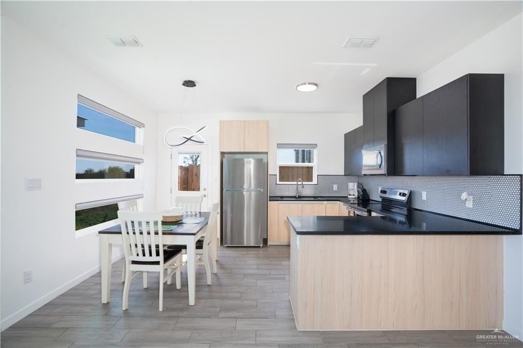 12509 N 40th St Apt 3 #3 - Photo 5 of 26