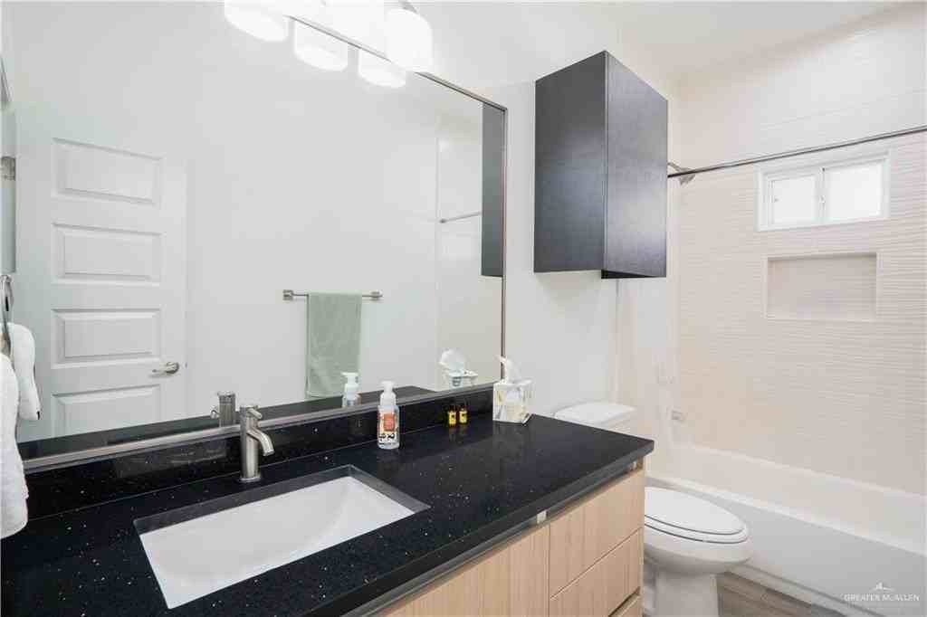 12509 N 40th St Apt 3 #3 - Photo 7 of 26