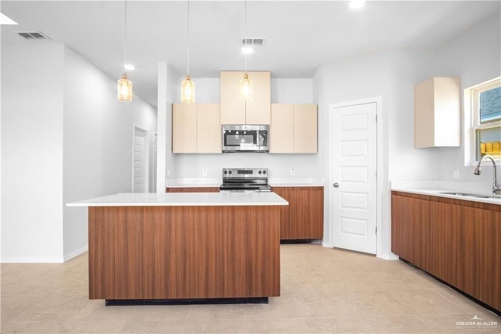 708 N Alexandrite Ave #4 - Photo 2 of 5