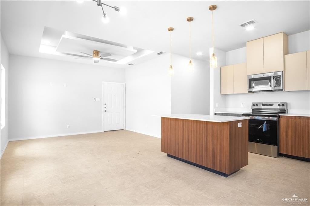708 N Alexandrite Ave #4 - Photo 4 of 5