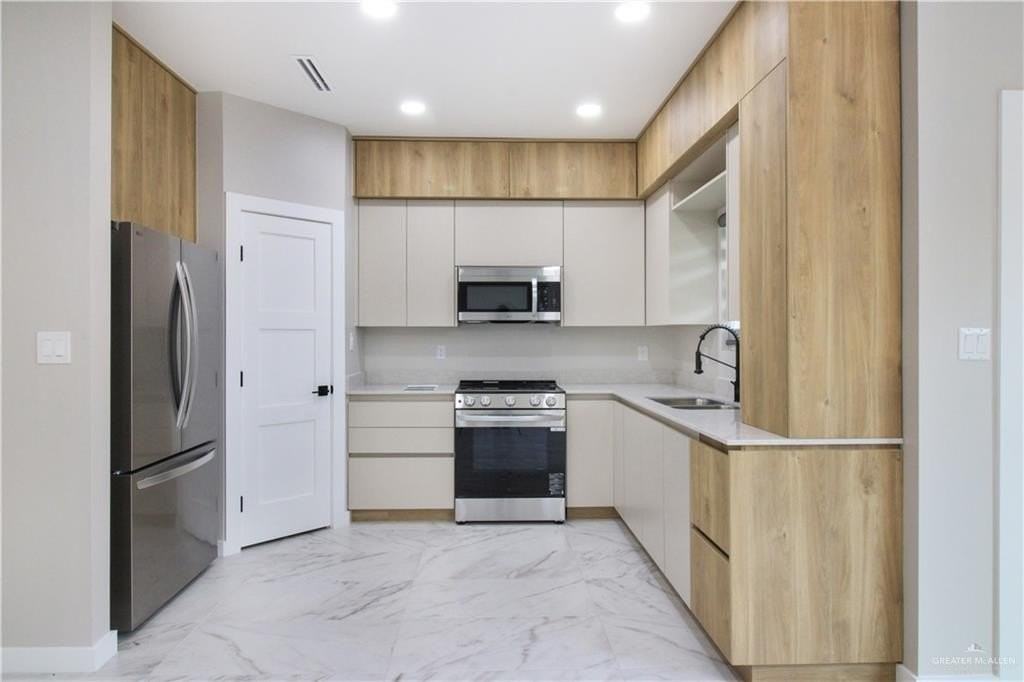 2231 Corales St - Photo 6 of 22