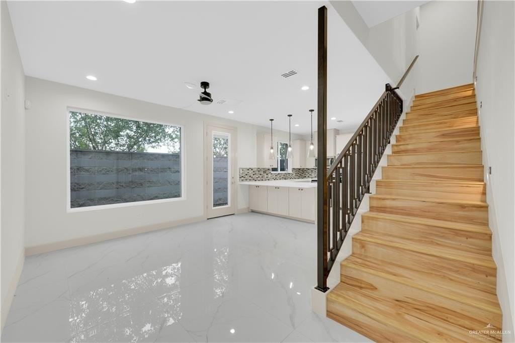 216 Canary Ave - Photo 2 of 15