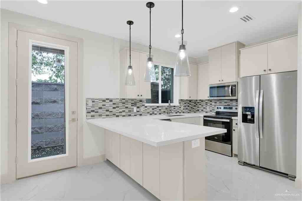 216 Canary Ave - Photo 5 of 15