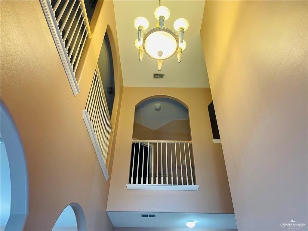 2605 Norma Dr - Photo 4 of 34