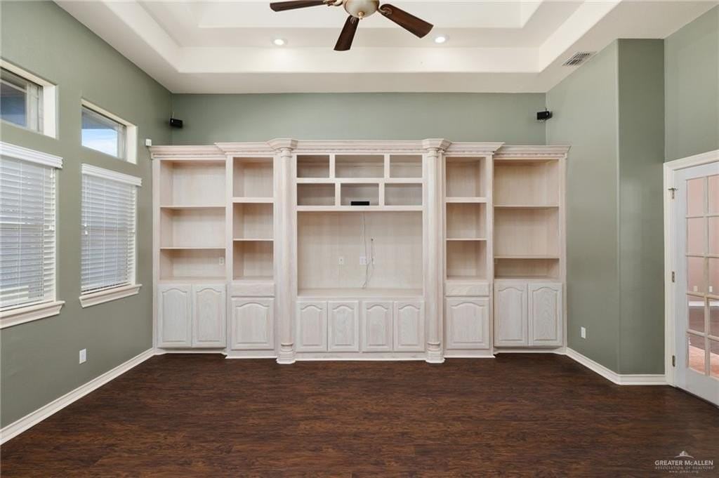 2111 E 25th St - Photo 4 of 19