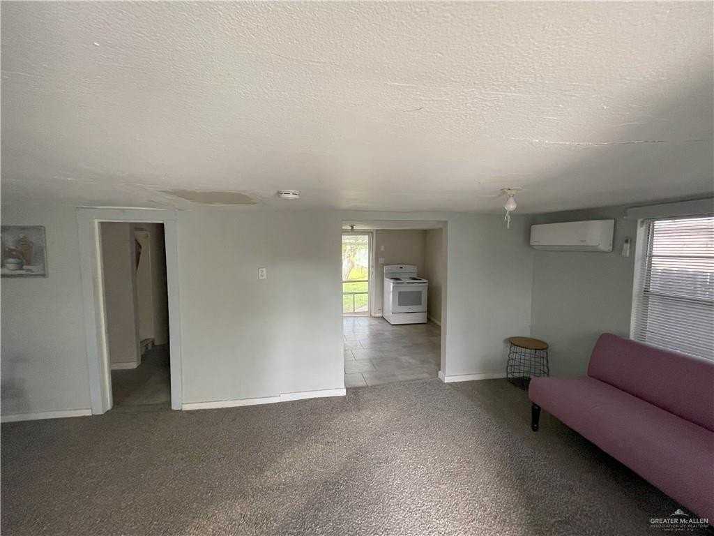 707 E Plaza St - Photo 4 of 14