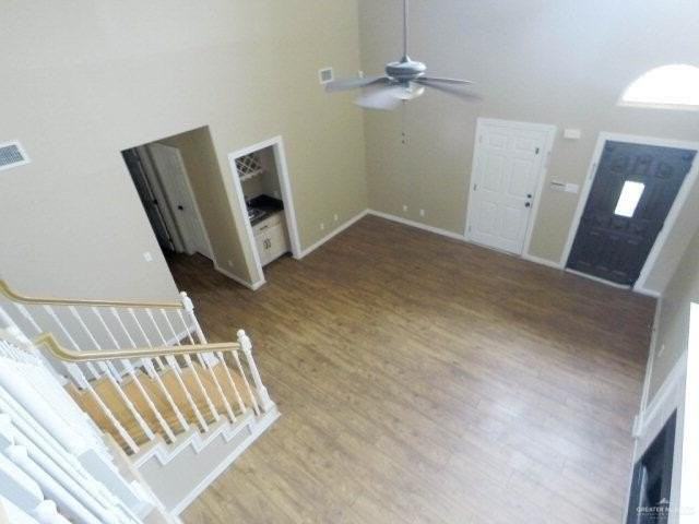 204 San Saba St - Photo 5 of 15