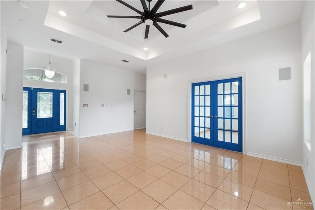 604 E Beech St - Photo 2 of 22