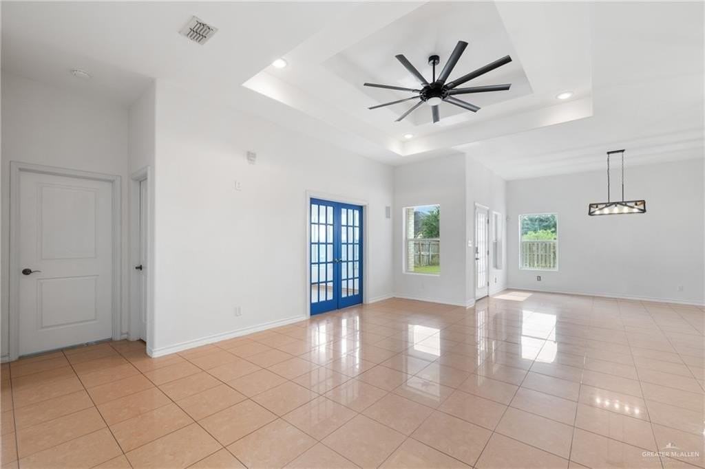 604 E Beech St - Photo 3 of 22