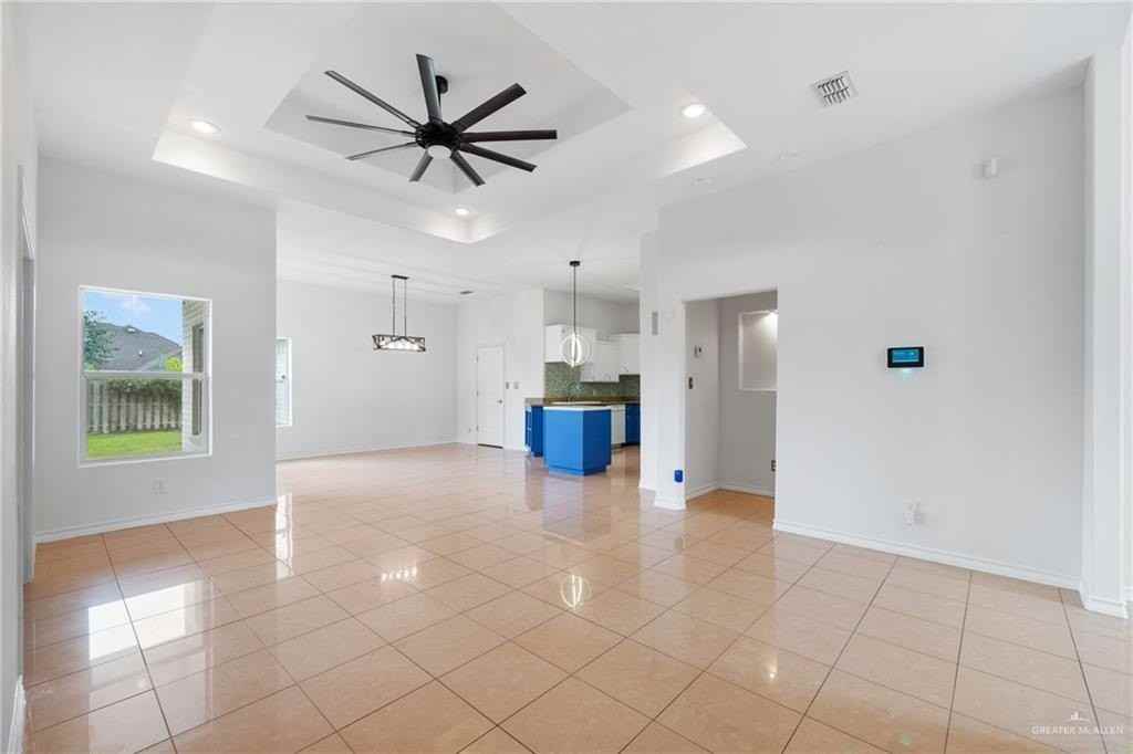 604 E Beech St - Photo 4 of 22