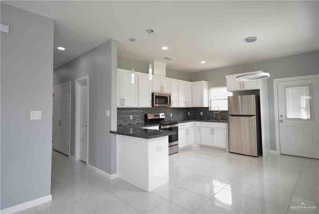 1702 Angelina Dr Apt 4 #4 - Photo 3 of 7