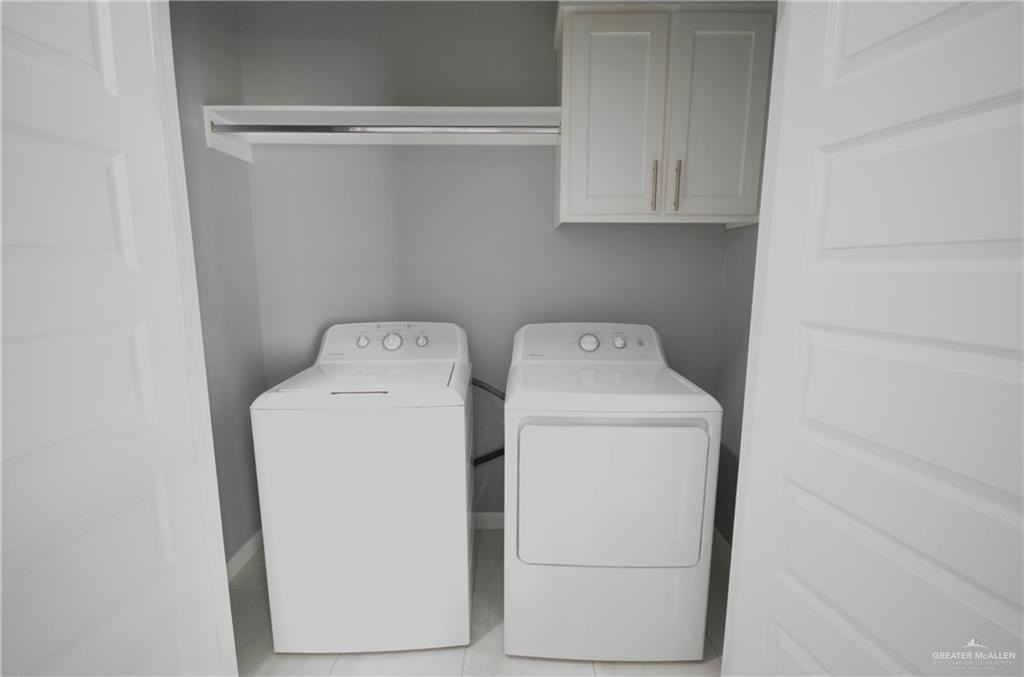 1702 Angelina Dr Apt 4 #4 - Photo 5 of 7