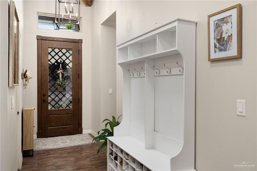 2611 Windsor St - Photo 4 of 18