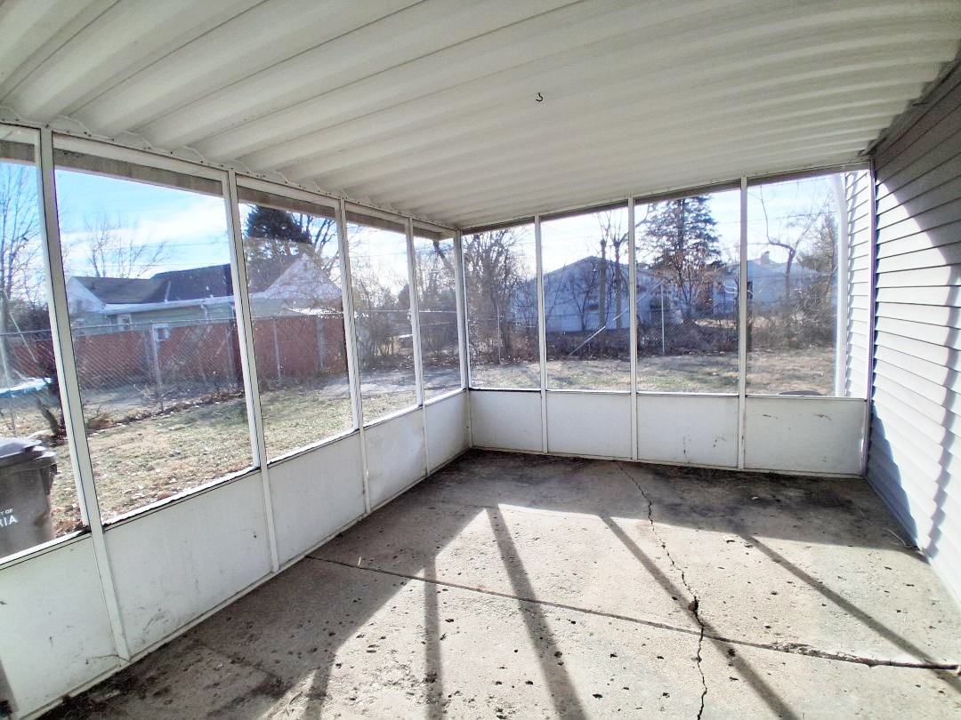 2022 West Richwoods Boulevard - Photo 5 of 20