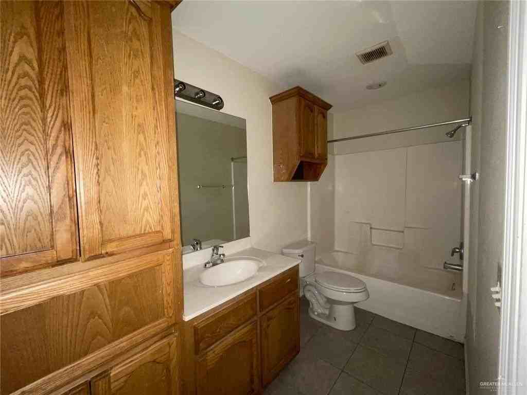 1413 Nassau St Apt A #A - Photo 6 of 9