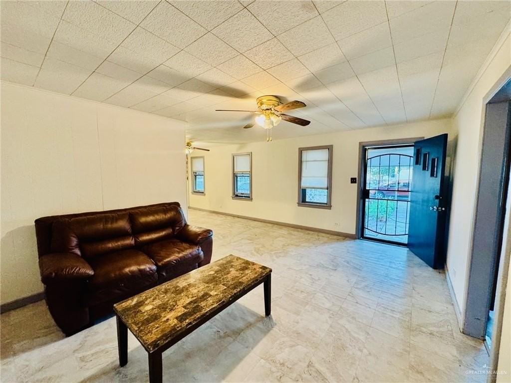 1601 Redwood Ave - Photo 4 of 13