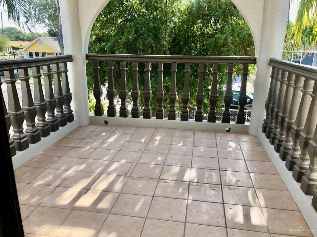 904 El Campo Dr - Photo 5 of 17