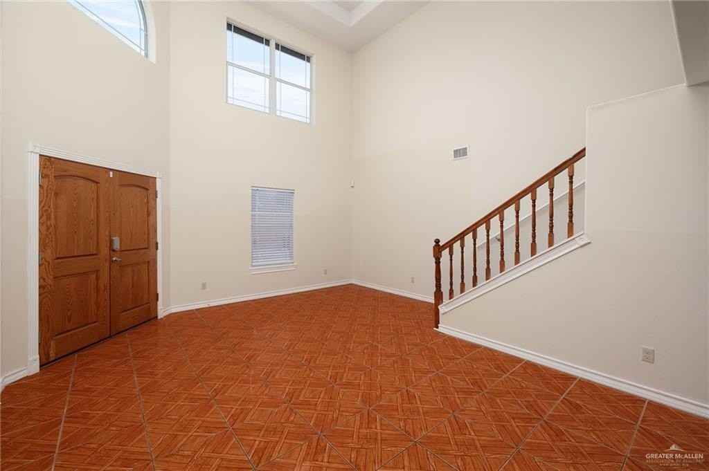 2013 Harvard Ave - Photo 2 of 14