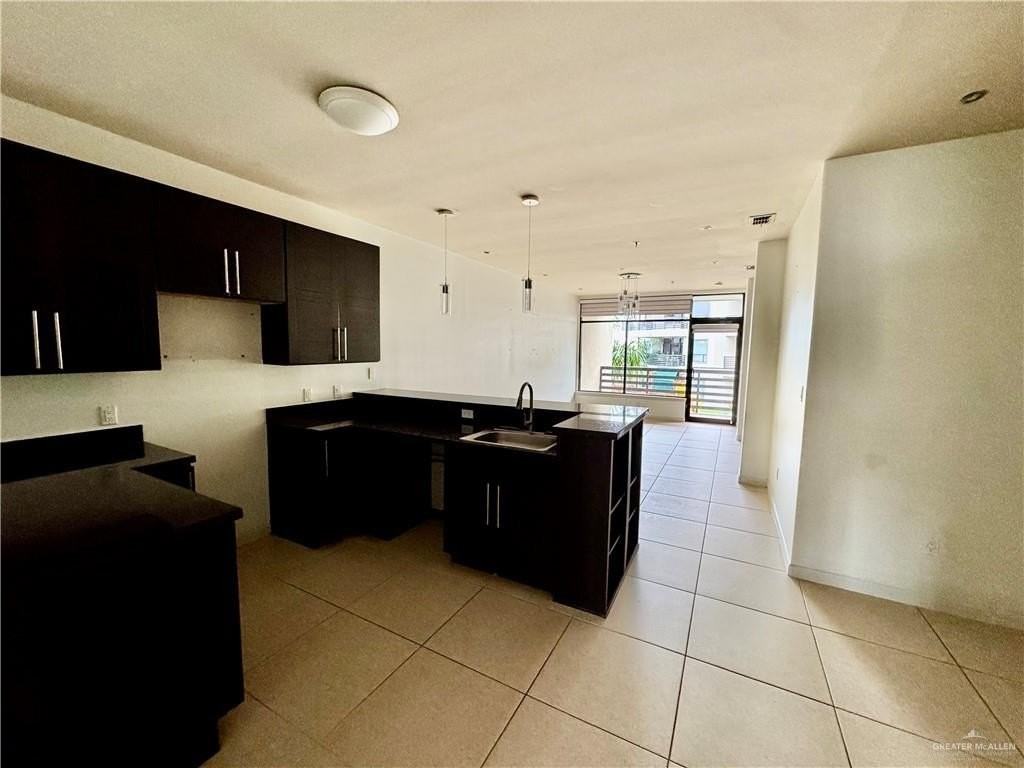 813 Travis St Unit 213 #213 - Photo 3 of 17