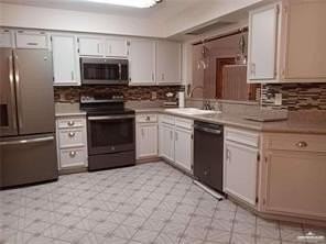 2908 Swallow Ave - Photo 2 of 5