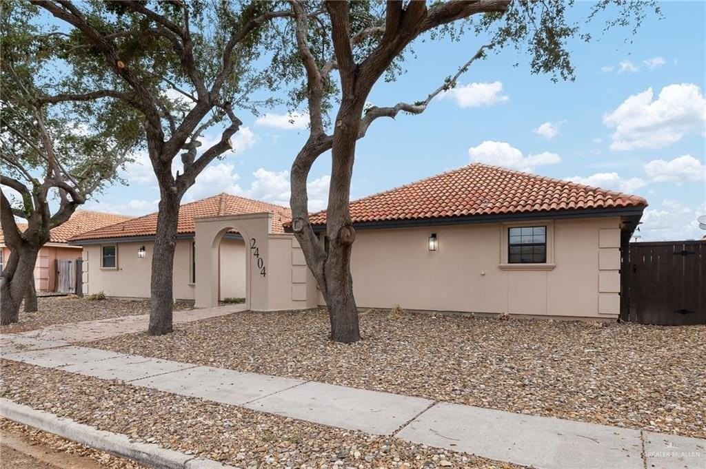 2404 Shasta Ave Apt 2 #2 - Photo 2 of 13