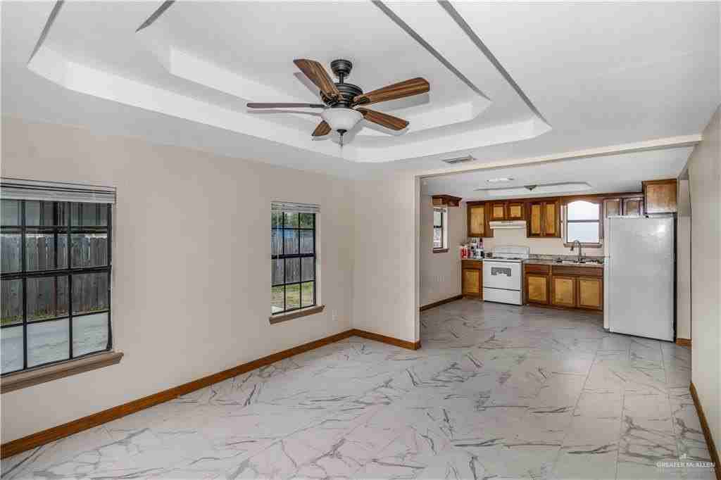 305 E Santa Rosa Ave - Photo 3 of 9