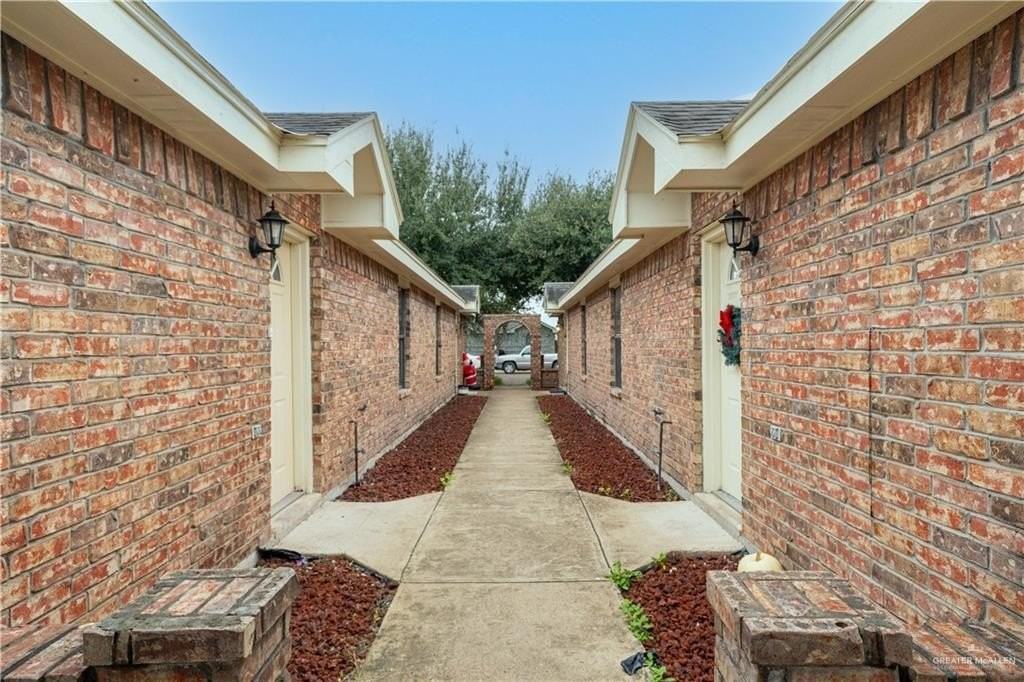 2100 Aruba Dr Apt 4 #4 - Photo 2 of 17