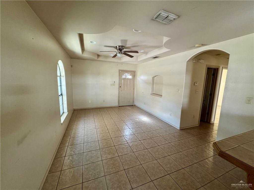 2100 Aruba Dr Apt 4 #4 - Photo 6 of 17