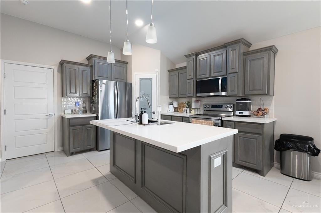 2201 N 26th Dr - Photo 5 of 12