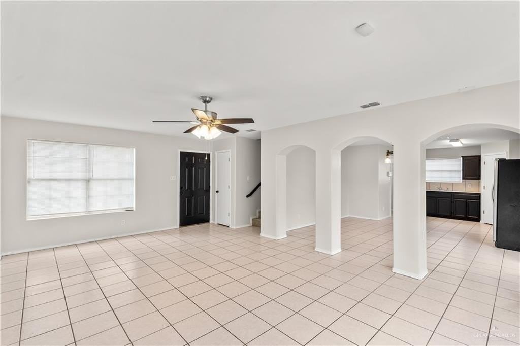 4416 Thunderbird Ave - Photo 3 of 20