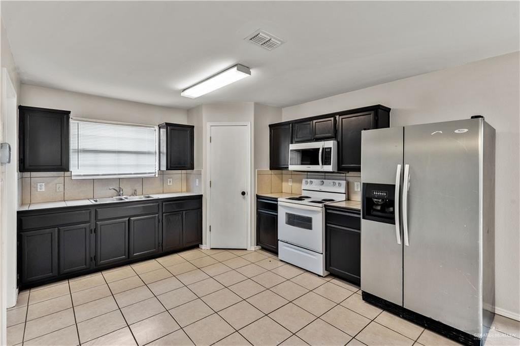 4416 Thunderbird Ave - Photo 5 of 20